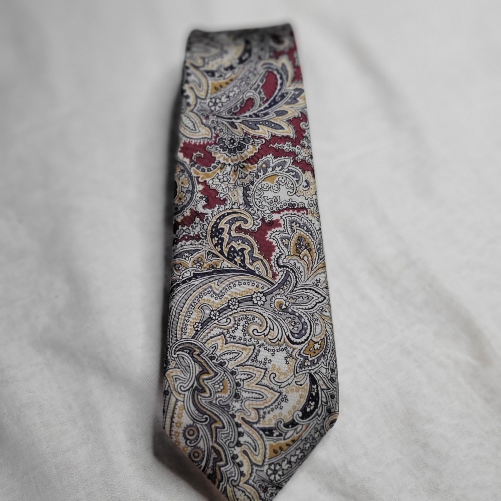 Oscar de la Renta Mens Silk Paisley Tie Burgundy Gold The Emporium California
